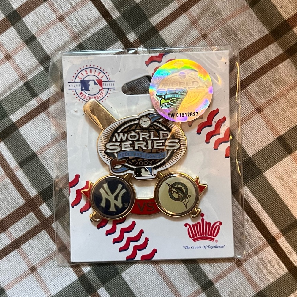 🏷️🎉🆕 vintage yankees world series collectible pin set